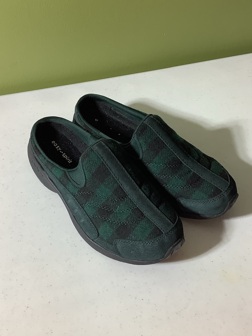 Easy Spirit green and black clogs, size 8.5 wide